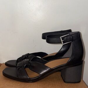 Vionic Elegant Black Women's Ankle Strap heels size 9.5